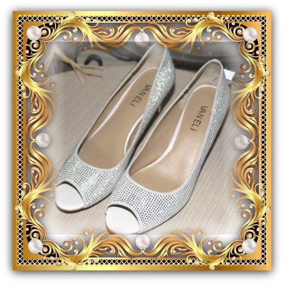 ⭐️CLEARANCE SALE⭐️Silver Studded Leather Open Toe Pumps - Picture 8 of 8